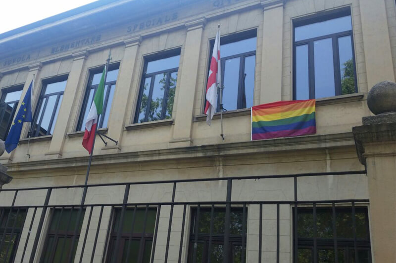 Milano: la bandiera arcobaleno torna in Zona 2