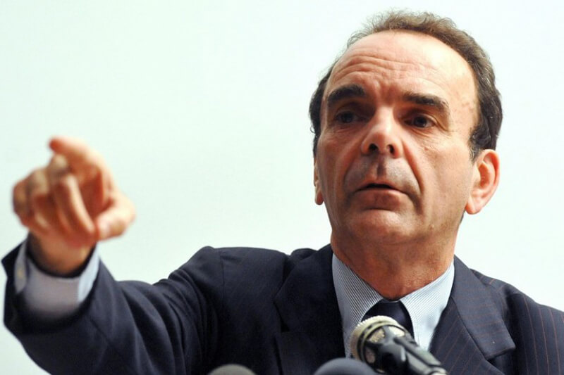 Milano: Parisi contro i “diversi” tenta di racimolare voti di estrema destra