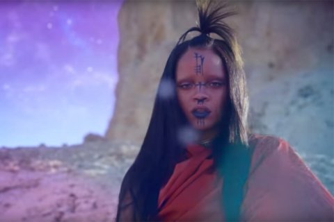 Rihanna etnica e stellare nel video di Sledgehammer - rihanna video - Gay.it