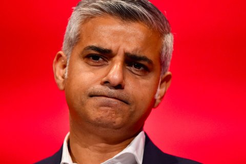 Londra, appello del sindaco "Restate con noi" - sadiqkhangayit - Gay.it