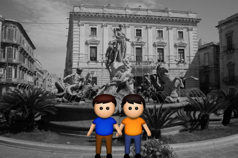 Siracusa: due uomini si baciano al bar e vengono allontanati