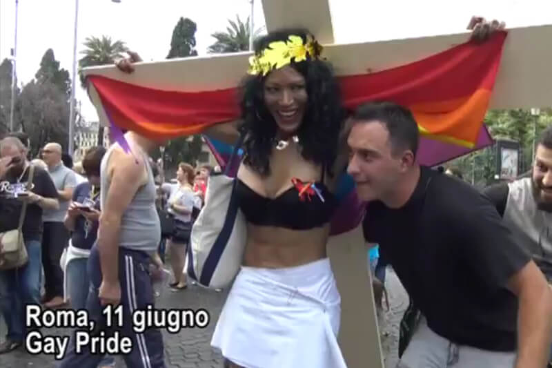 Roma Pride: il video di Luxuria contro la trans crocifissa