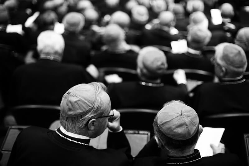 Incesto e violenze sui minori: la Chiesa Cattolica in Campania non collabora alle indagini - vescovi - Gay.it