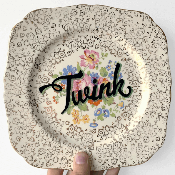 Le ceramiche gay vintage e sfacciate di Pansy Ass