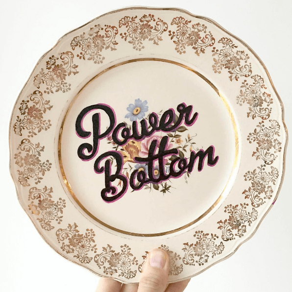 Le ceramiche gay vintage e sfacciate di Pansy Ass