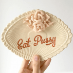 Le ceramiche gay vintage e sfacciate di Pansy Ass - Thumbnail