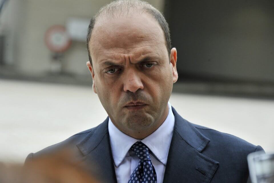 Alfano travolto dalle indagini blocca le Unioni Civili - alfano cover - Gay.it
