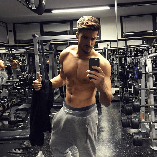 mariano_di_vaio_pacco