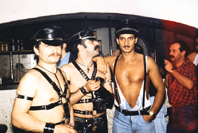Abbigliamento leather, si riconosce (al centro) Roberto del One Way e Tony dell'HD (a destra).