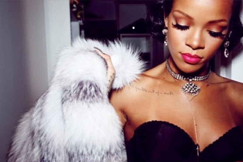 Milano: chiedono a Rihanna un autografo per beneficenza. Lei rifiuta