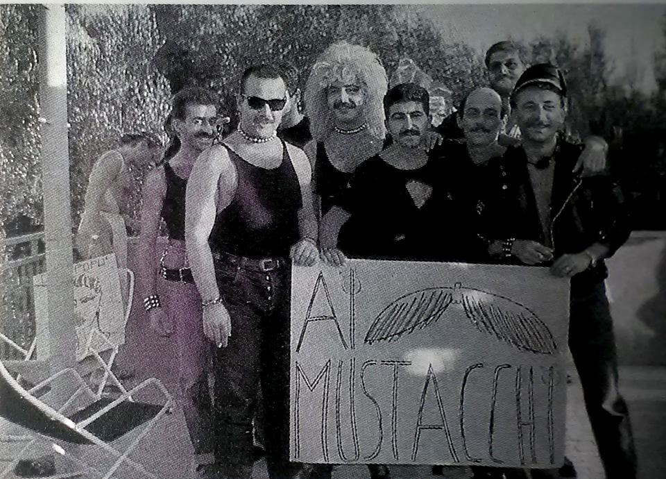 Il gruppo delle "baffe-checche" al campeggio di Vieste.