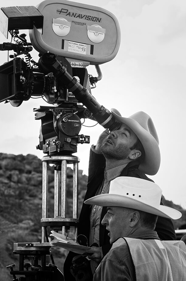 50805_TF_0118_R2_v3F Writer/Director Tom Ford sits behind the camera along with Cinematographer Seamus McGarvey on the set of their film NOCTURNAL ANIMALS, a Focus Features release. Credit: Merrick Morton / Focus Features