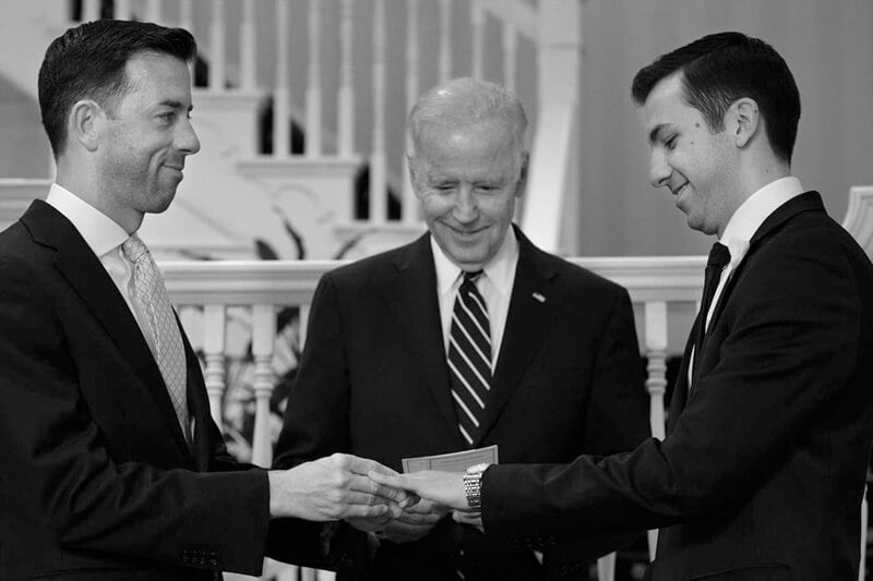 Il vicepresidente Usa Biden ha celebrato il suo primo matrimonio: una coppia gay dello staff della Casa Bianca