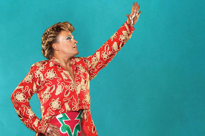 Regina del ring: il campione messicano di wrestling che combatte in drag