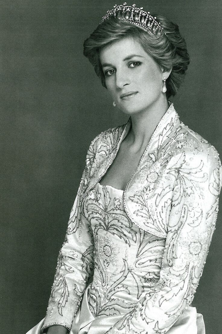 lady-diana-spencer-uk-princess-cult-stories-prince-charles-queen-elizabeth-william-harry-8