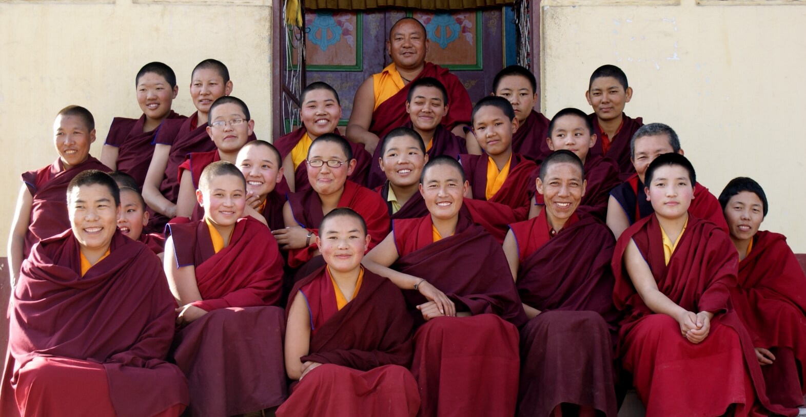 nuns-in-tibet