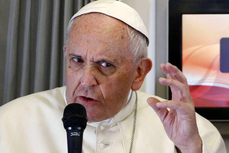 Papa Francesco puntualizza: "Ingiusto criminalizzare le persone omosessuali, altra cosa sono le lobby" - papa francesco bambini - Gay.it