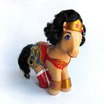 Le icone della musica, dell'arte e del cinema diventano Mini Pony - Thumbnail