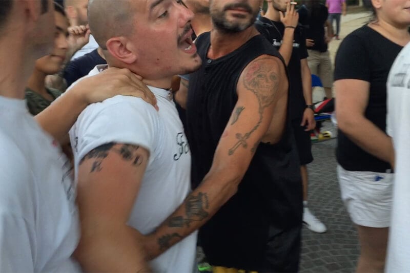 Rimini Pride, i ragazzi di Forza Nuova provocati da un profilattico: VIDEO