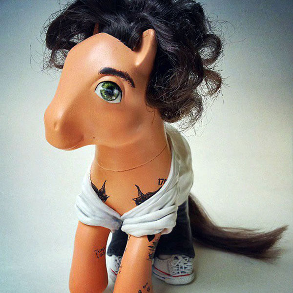 Le icone della musica, dell'arte e del cinema diventano Mini Pony