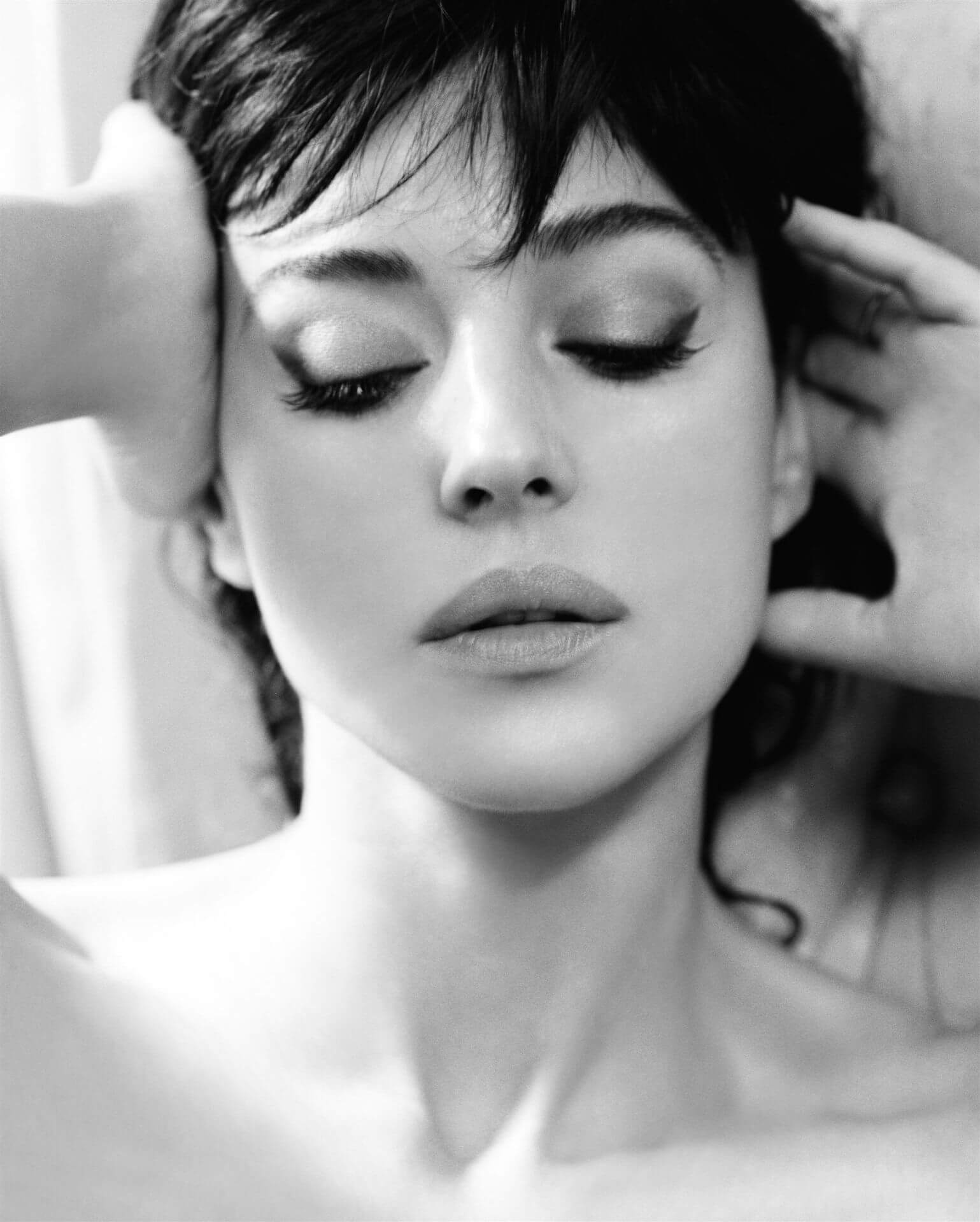 Monica-Bellucci-Candid-monica-bellucci-233802_1539_1920