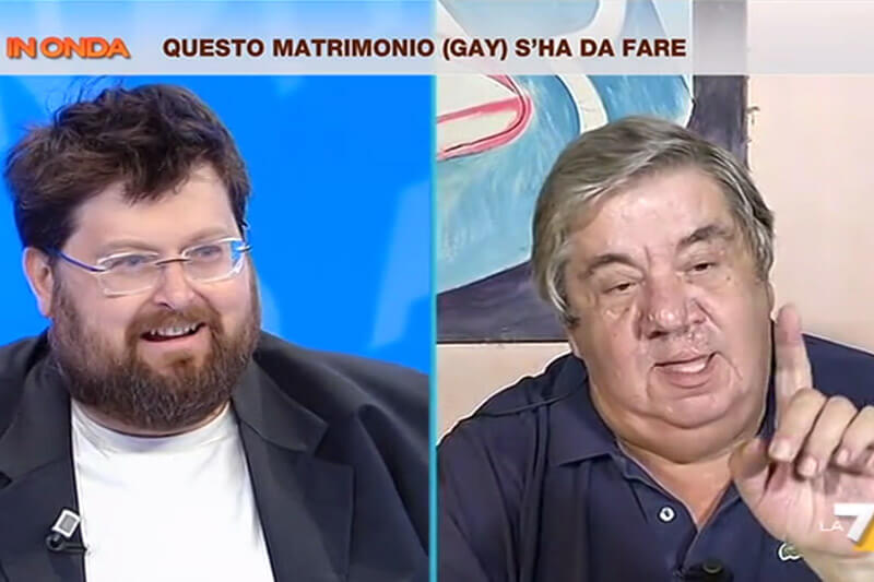 Delirio a “In Onda” su La7. Adinolfi sparla, Luca Fontana: “Il transessuale è un mostro chimico chirurgico”