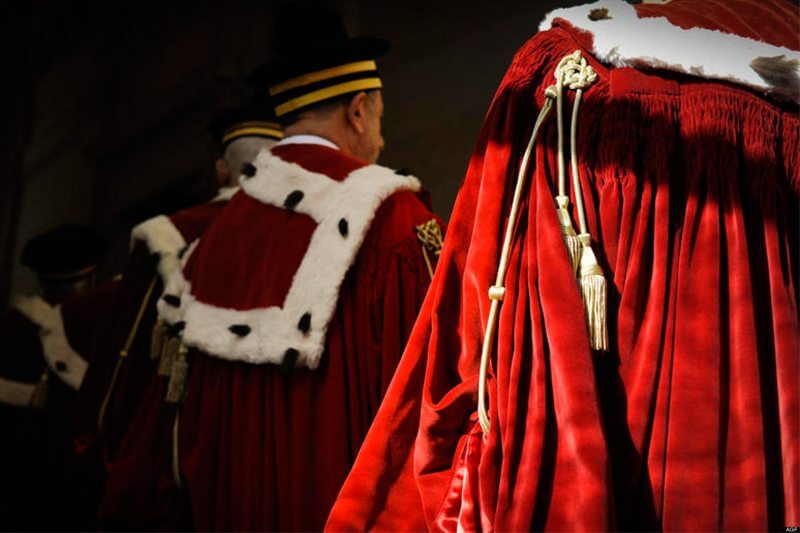Cassazione: sì al riconoscimento di un bimbo nato con due mamme