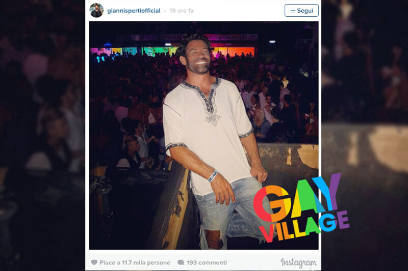 Gianni Sperti al Gay Village: la foto su Instagram infiamma il web