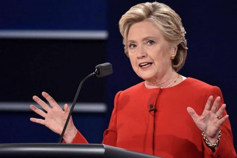 Hillary Clinton asfalta Donald Trump sul tema donne: "Le chiami scrofe, sciattone, cagne" - hillary clinton debate - Gay.it