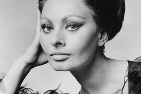 L'incredibile storia della ragazza che divenne Sophia Loren, raccontata nel giorno del suo compleanno - loren 1 - Gay.it