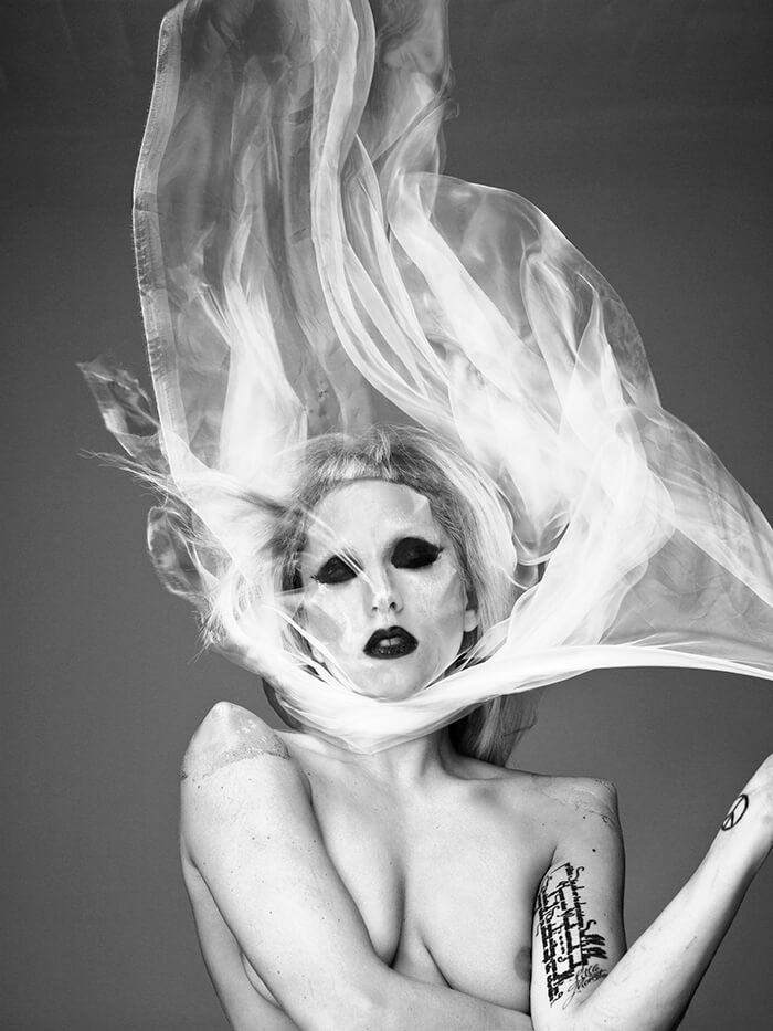 Portraits Nudes Flowers: il nuovo libro di Mariano Vivanco con James Franco e molti altri