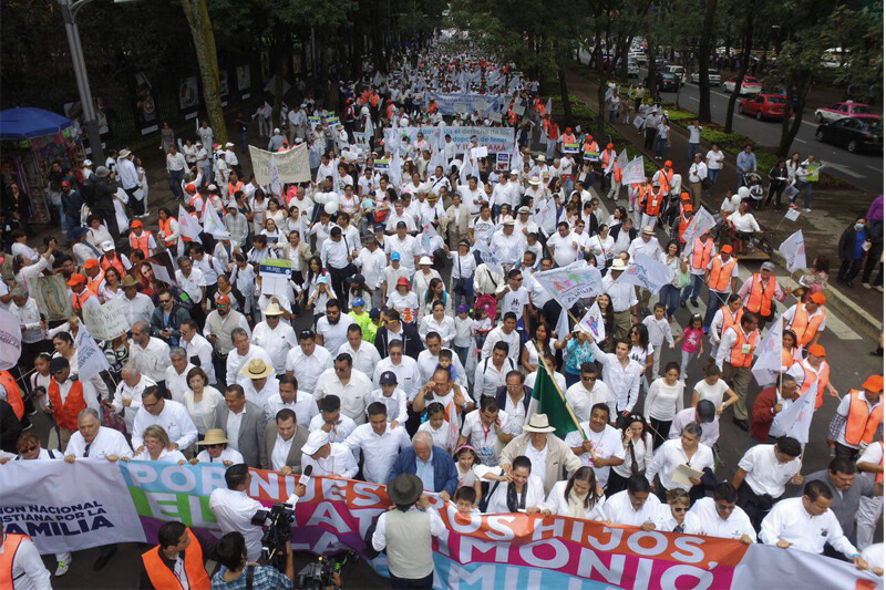 Messico: migliaia di persone in marcia contro il matrimonio egualitario - messico 1 - Gay.it