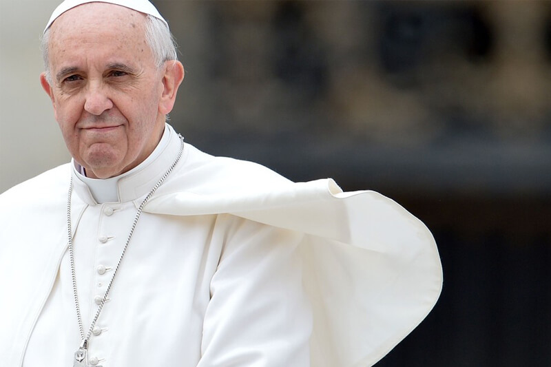 Papa Francesco e quattro preti (presunti) gay supportano la protesta anti-LGBT in Messico