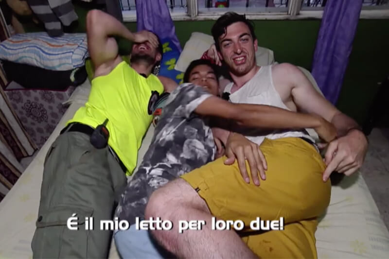 Pechino Express: i #Socialisti conquistano un ragazzino gay colombiano e ci dormono insieme