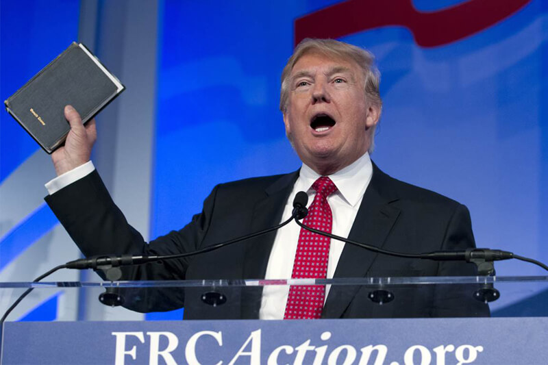 Trump promette sostegno ai gruppi religiosi anti LGBT