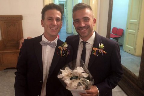 Prima unione civile a Napoli: Antonello Sannino e Danilo Di Leo dicono sì. De Magistris: "C'è grande voglia di amore!" - unioni civili napoli - Gay.it