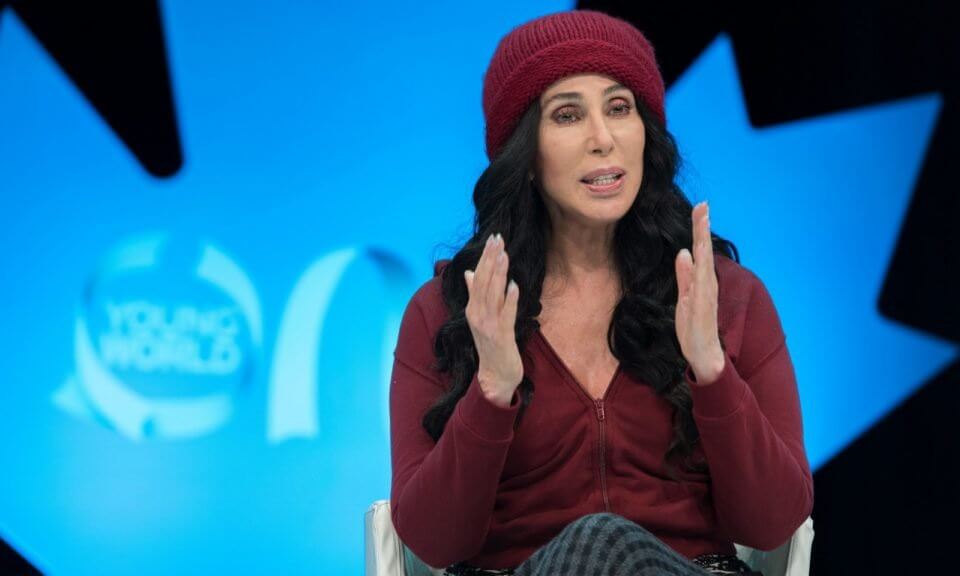 Cher attacca Trump: “è un coglione e sarà la rovina dei giovani”