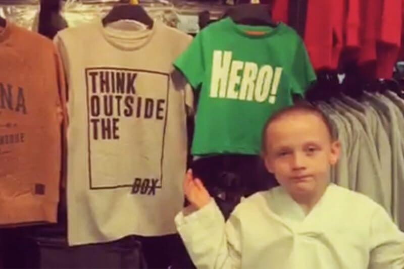 Questa bambina inglese si scaglia contro gli slogan sessisti sulle t-shirt