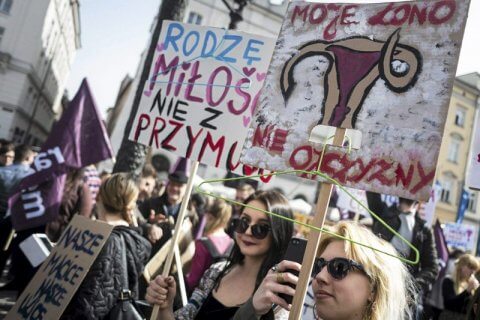 #BlackProtest: sciopero generale delle donne in Polonia contro il divieto d'aborto - blac protest poland - Gay.it
