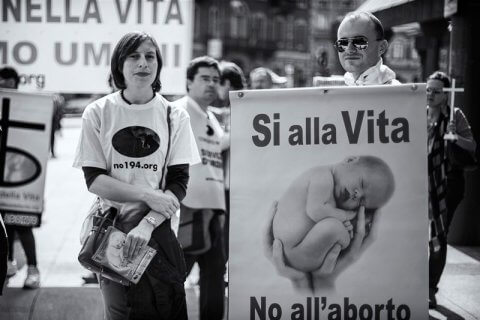 Caserta: studenti obbligati a partecipare alla marcia contro l'aborto sotto l'egida di Madre Teresa - caserta - Gay.it