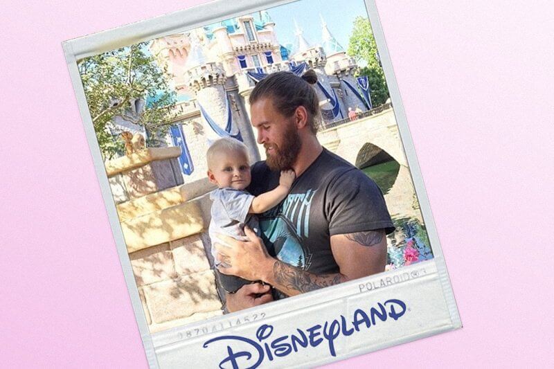Papà super sexy a Disneyland: ecco il bizzarro Instagram che li colleziona - cover disneyland - Gay.it