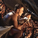 Papà super sexy a Disneyland: ecco il bizzarro Instagram che li colleziona - Thumbnail