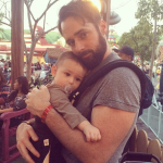 Papà super sexy a Disneyland: ecco il bizzarro Instagram che li colleziona - Thumbnail