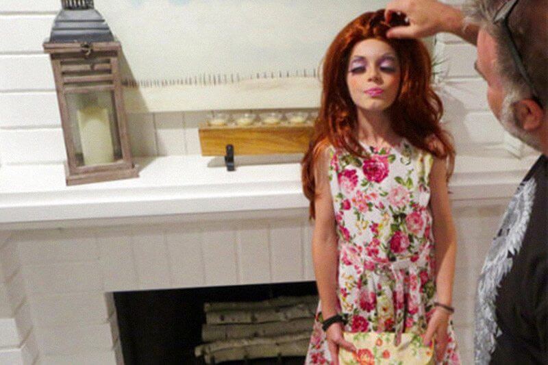 Un bambino vince tutto travestendosi da drag queen per Halloween (con l’aiuto della famiglia!)