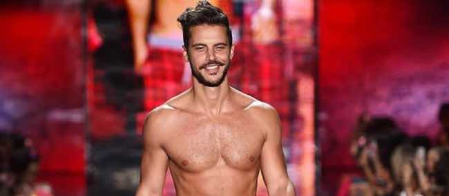 Andrea Montovoli: ecco la gallery con le foto più hot