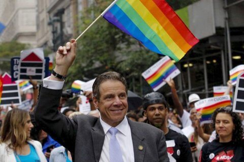 Il governatore di New York Andrew Cuomo contro Trump: "Che tu sia etero o gay questa è la tua casa" - andrew cuomo lgbt - Gay.it