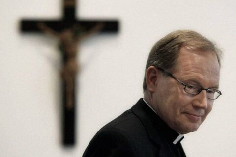 Ecco le aberranti parole di un arcivescovo contro la comunità trans - arcivescovo Gay - Gay.it