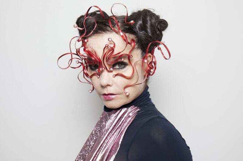 Buon compleanno Bjork! Qual è la sua canzone che ami di più?