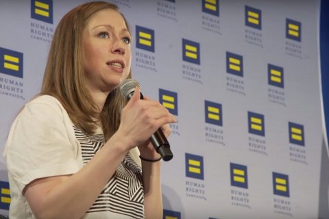 Chelsea Clinton esorta la comunità LGBT al voto: "L'amore deve trionfare sull'odio" - chelsea - Gay.it
