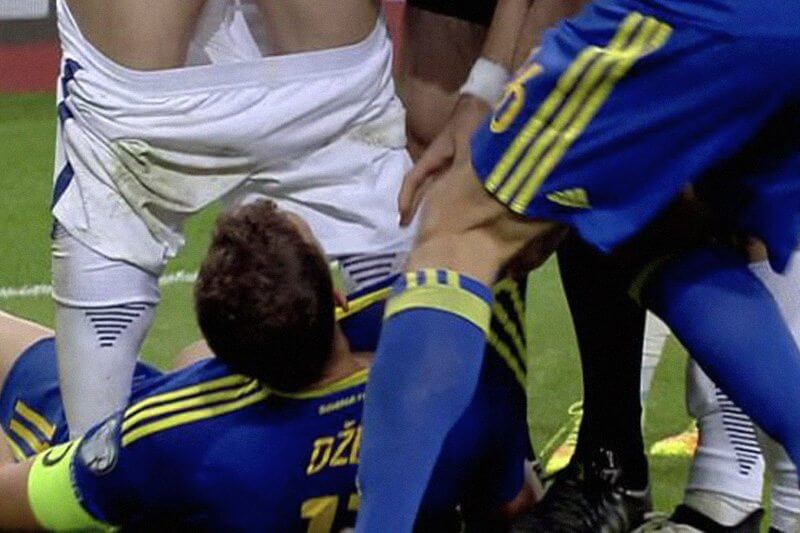 Fallo hot per Edin Dzeko: tirà giù i pantaloni all’avversario durante una partita
